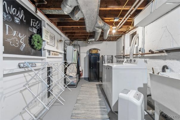 Interior, Washer, Wooden Beams