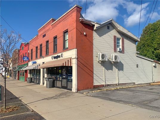 Exterior, Facade, Rowhouse