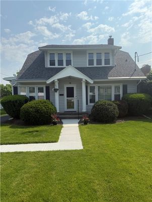 Exterior, Facade, Cape Cod