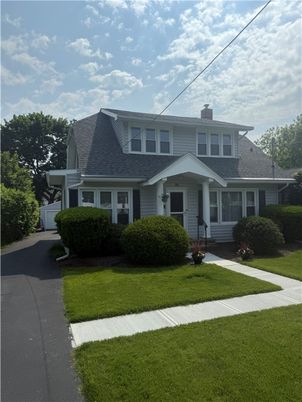 Exterior, Facade, Cape Cod