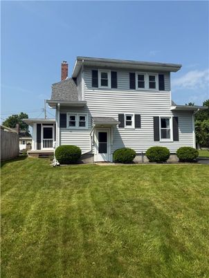 Backyard, Exterior, Facade, Split Level