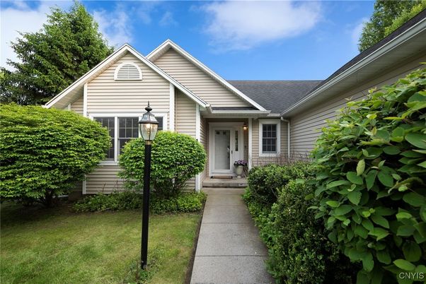 Exterior, Facade, American Craftsman