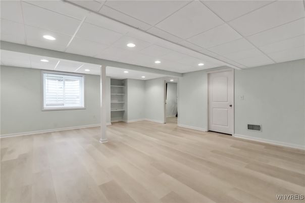 Empty room, Interior, Recessed Lighting, Wood Texture Flooring