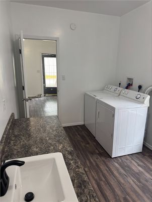 Interior, Washer, Wood Texture Flooring