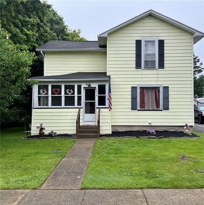 Exterior, Facade, American Foursquare