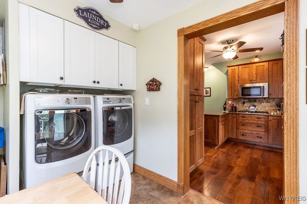 Interior, Washer, Wood Texture Flooring