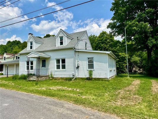Backyard, Exterior, Facade, Cape Cod