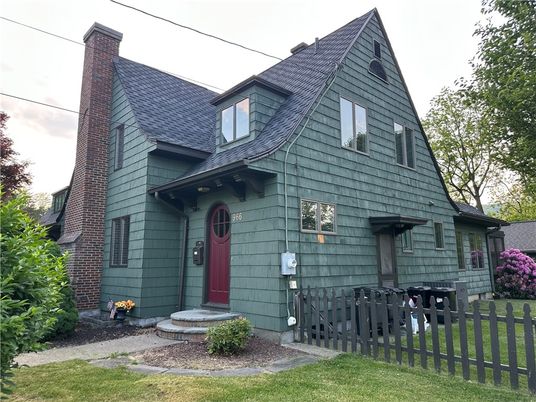 Exterior, Facade, Brick Facade, Queen Anne Victorian