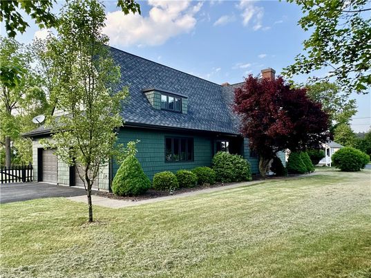 Attached, Exterior, Facade, Cape Cod