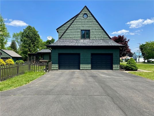 Attached, Exterior, Facade, Cape Cod