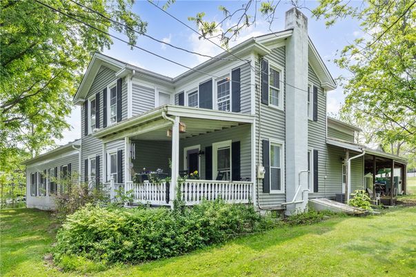 Backyard, Exterior, Facade, Queen Anne Victorian