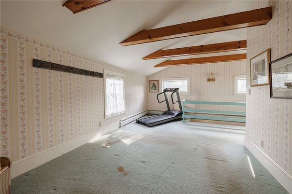 Empty room, Fitness Equipment, Interior, Wooden Beams