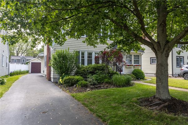 Exterior, Facade, Cape Cod