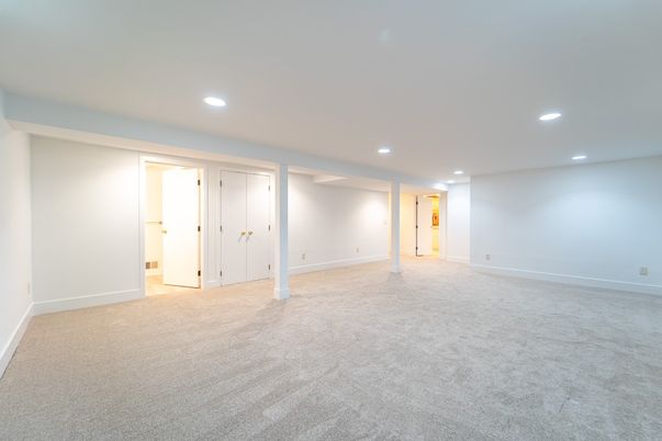 Empty room, Interior, Recessed Lighting