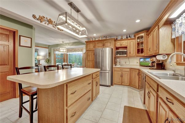 Dining room, Interior, Kitchen, Pendant Lights, Recessed Lighting, Stainless Steel Appliances