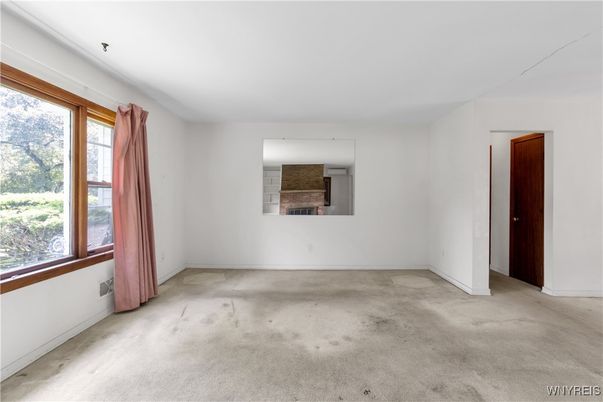 Empty room, Interior