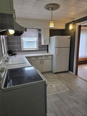 Interior, Kitchen, Pendant Lights, Wood Texture Flooring