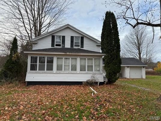 Attached, Backyard, Exterior, Facade, Queen Anne Victorian