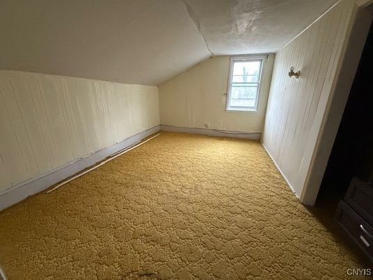 Empty room, Interior