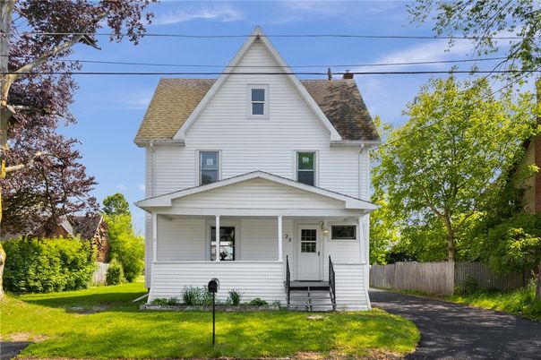 Exterior, Facade, Farmhouse