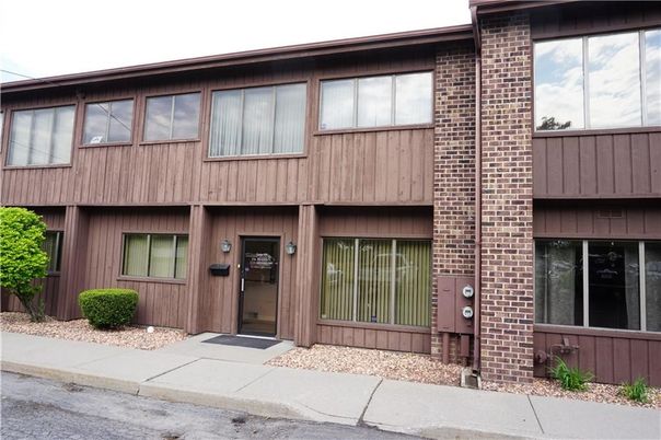 Exterior, Facade, Brick Facade, Rowhouse