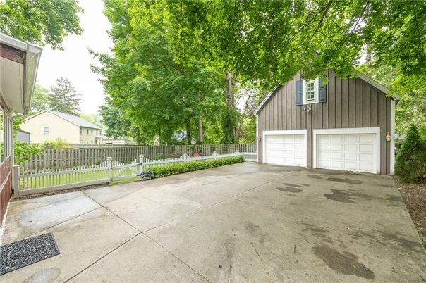 Detached Garage, Exterior