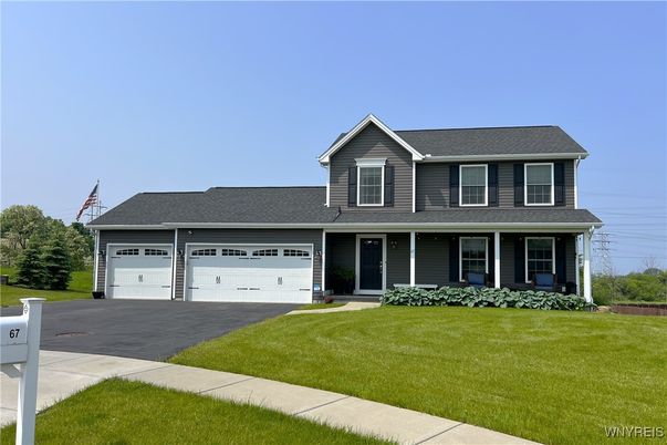 Attached, Exterior, Facade, Farmhouse