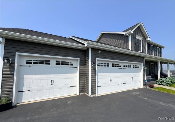 Attached, Exterior, Facade, American Craftsman