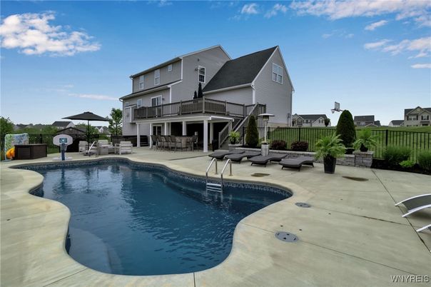 Exterior, Pool