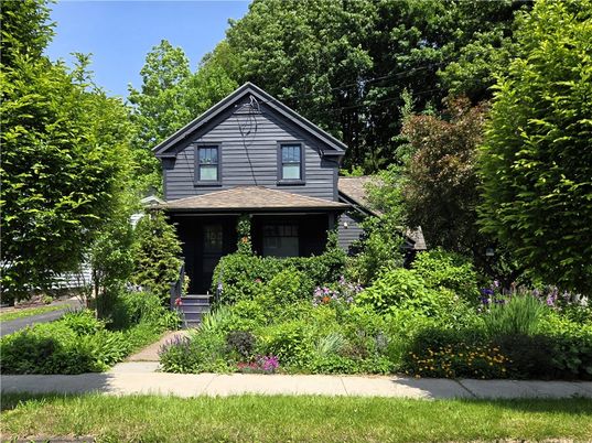 Exterior, Facade, Queen Anne Victorian