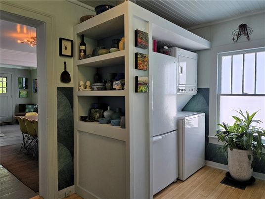 Dining room, Interior, Kitchen, Utility Closets, Washer, Wood Texture Flooring
