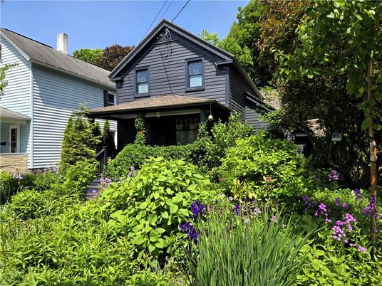Exterior, Facade, Queen Anne Victorian