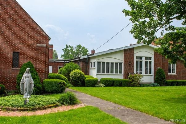 Exterior, Facade, Brick Facade, Tudor Revival