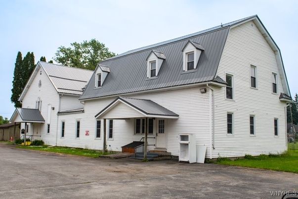 Exterior, Facade, Farmhouse