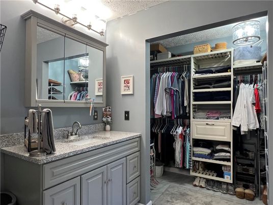 Interior, Walk-in Closets