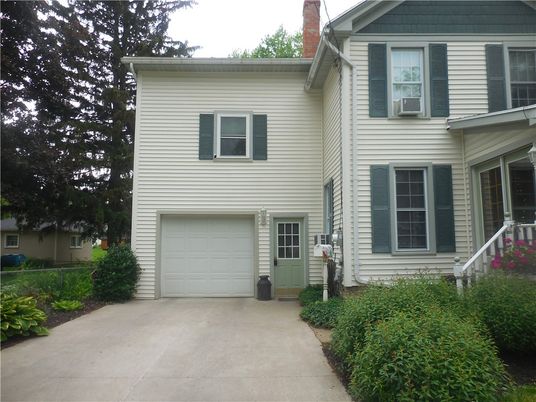 Attached, Exterior, Facade, Split Level