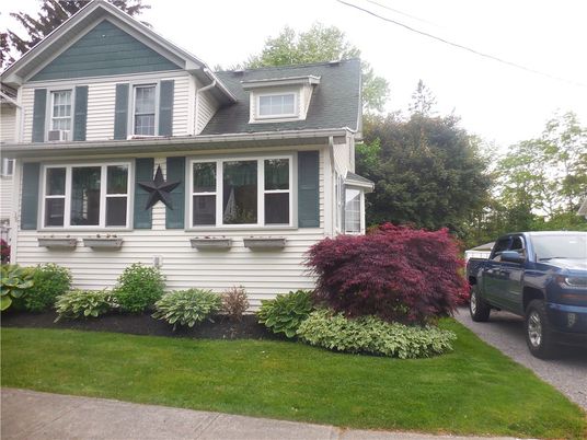 Exterior, Facade, Queen Anne Victorian