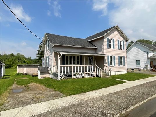 Exterior, Facade, Farmhouse