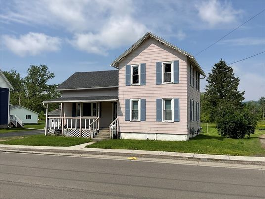 Exterior, Facade, Queen Anne Victorian