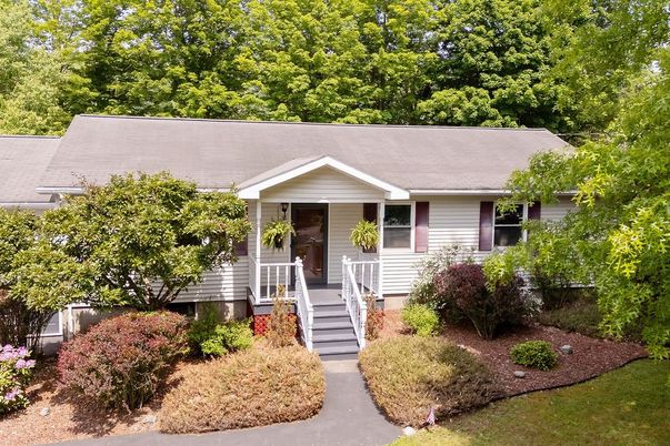 Exterior, Facade, Cape Cod