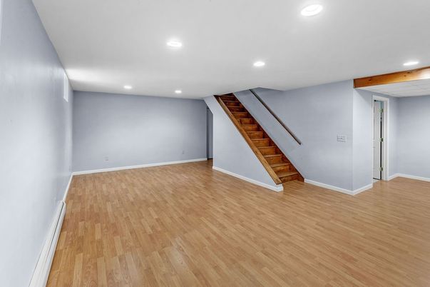 Empty room, Interior, Recessed Lighting, Wood Texture Flooring