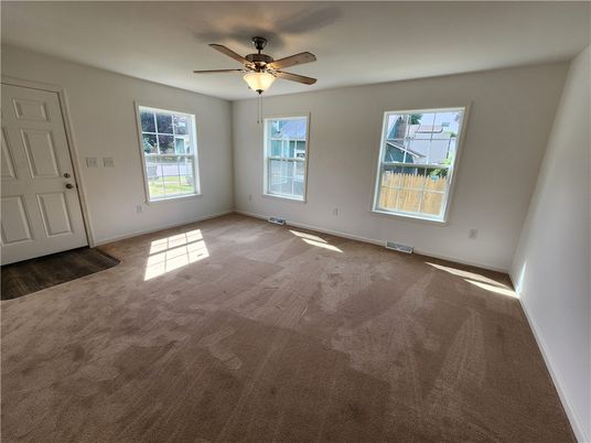 Empty room, Interior