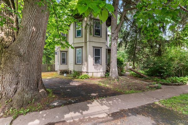 Exterior, Facade, Queen Anne Victorian