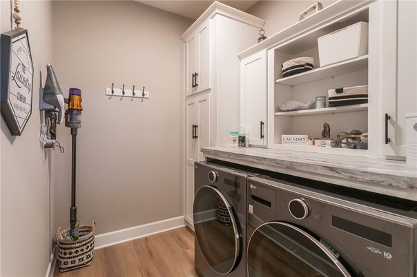 Interior, Washer, Wood Texture Flooring
