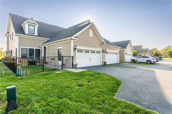 Attached, Exterior, Facade, Cape Cod