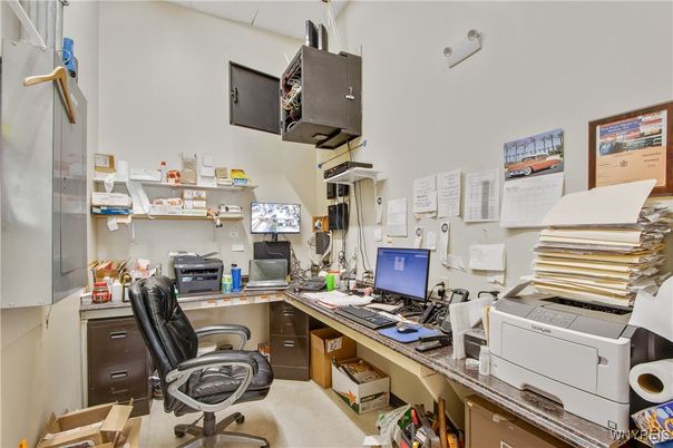 Home Office, Interior