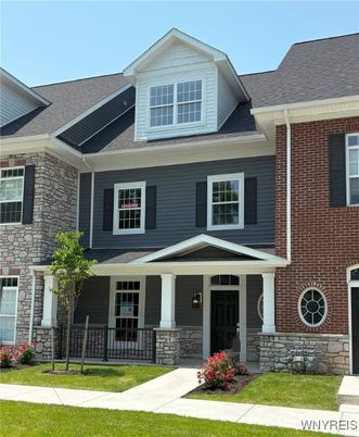 Exterior, Facade, Brick Facade, American Craftsman