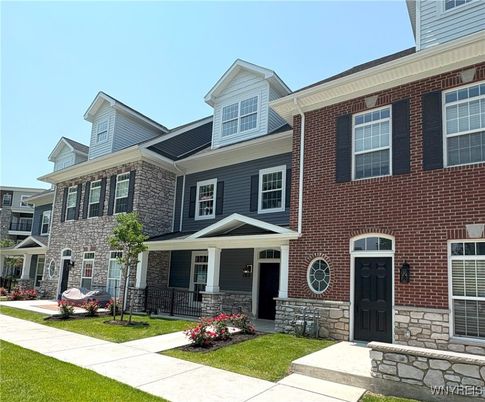 Exterior, Facade, Brick Facade, Rowhouse