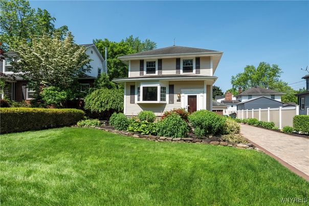 Backyard, Exterior, Facade, American Foursquare