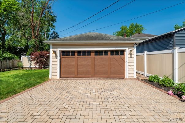 Detached Garage, Exterior